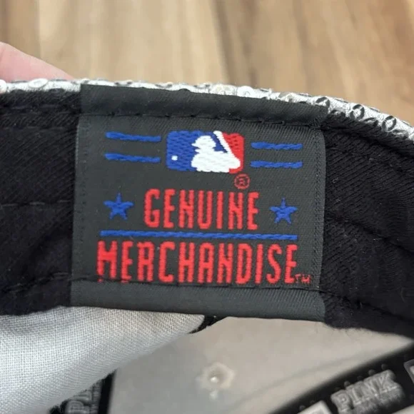 RARE NEW YORK YANKEES Victoria's Secret PINK MLB Hat Sequin Silver Navy Sparkle - Picture 9 of 11